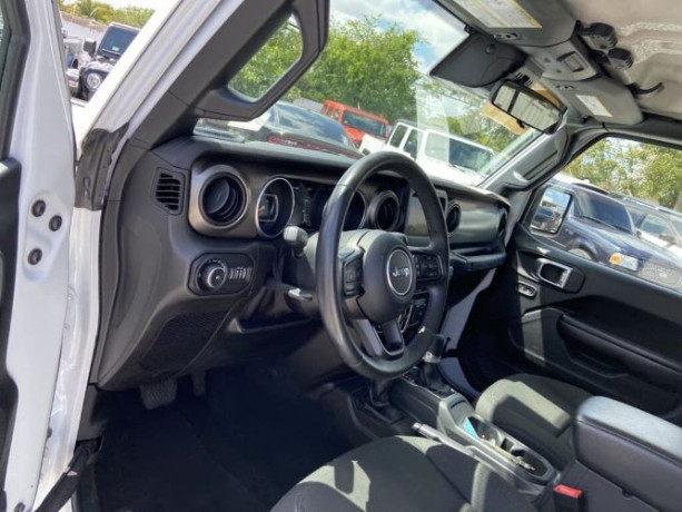 selling-my-2020-jeep-wrangler-unlimited-sport-s-4wd-big-2